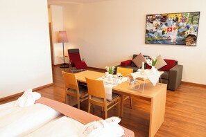 Living area - SwissEver Hotel Zug (Cham)