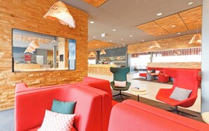 Coin salon dans le hall