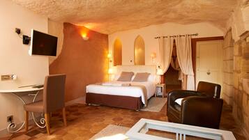 SUPERIOR DOUBLE ROOM TROGLODYTE: VICTORIA H | Premium bedding, in-room safe, individually decorated