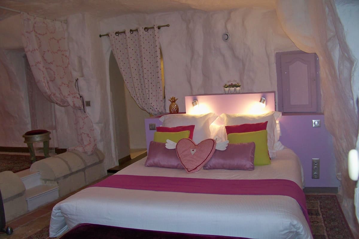 Superior tweepersoonskamer | Luxe beddengoed, een kluis op de kamer, individueel gedecoreerd