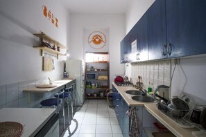 Fridge, microwave