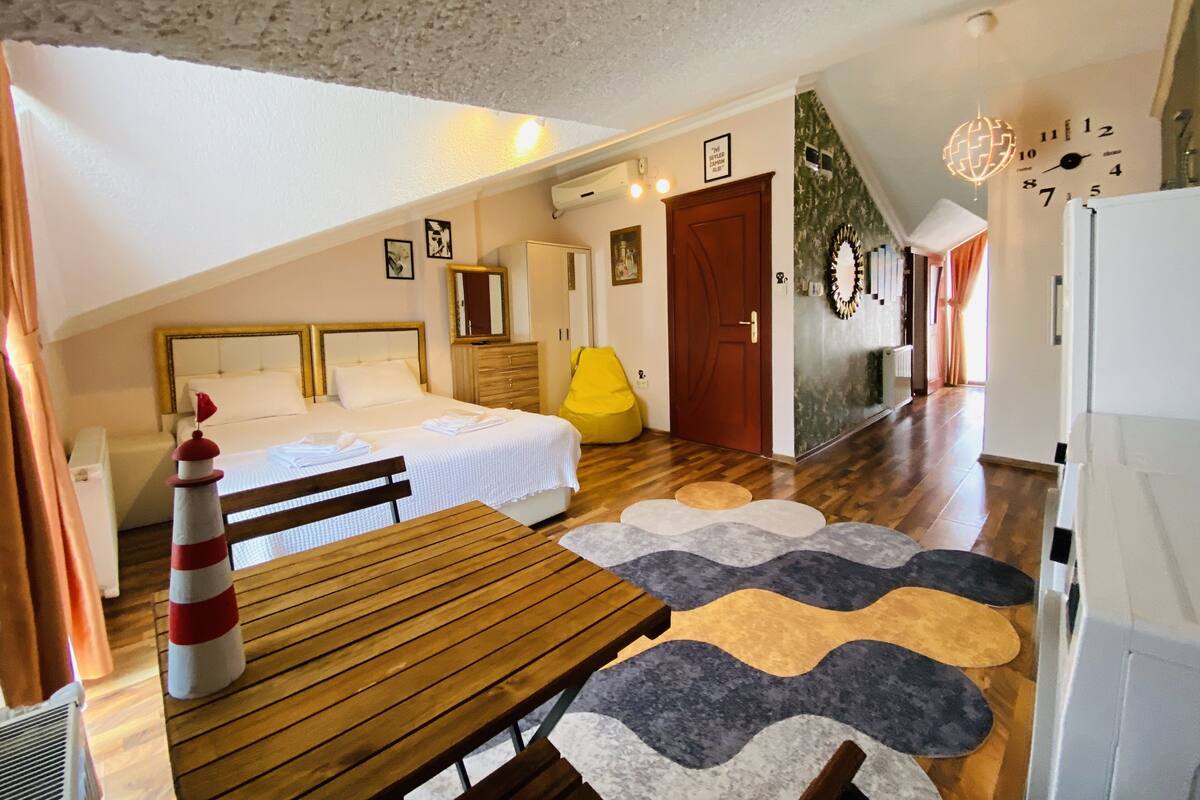 Deluxe Penthouse | 1 bedroom, premium bedding, Select Comfort beds, desk