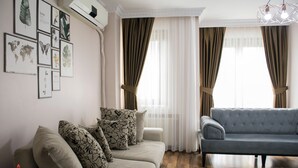 Family Room 2 | リ ビングルーム | プラズマテレビ、床暖房