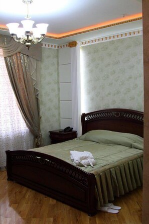 Premium bedding, minibar, in-room safe, individually decorated - Grand Nur Hotel (Tashkent)