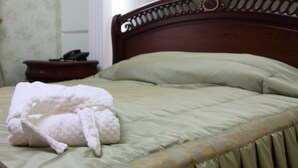 Premium bedding, minibar, in-room safe, desk - Grand Nur Hotel (Tashkent)