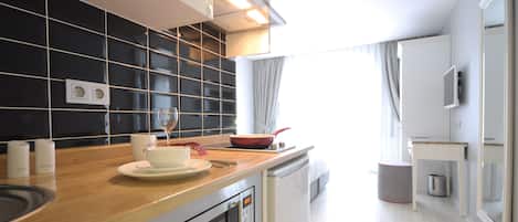 Fridge, microwave, stovetop, coffee/tea maker