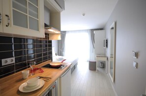 Fridge, microwave, stovetop, coffee/tea maker - Ada Home Istanbul (Istanbul)