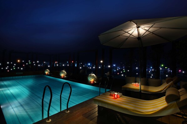 Outdoor pool - Park Plaza Delhi CBD Shahdara (New Delhi)