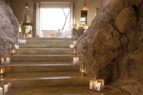 Bañera y ducha independientes, bañera profunda