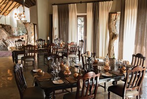 2 restaurants; breakfast, lunch and dinner served 