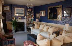 Lounge - Britannia House  (Lymington)
