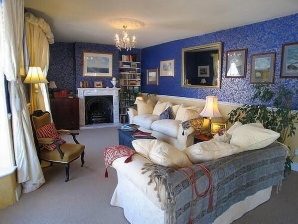 Lobby lounge - Britannia House  (Lymington)