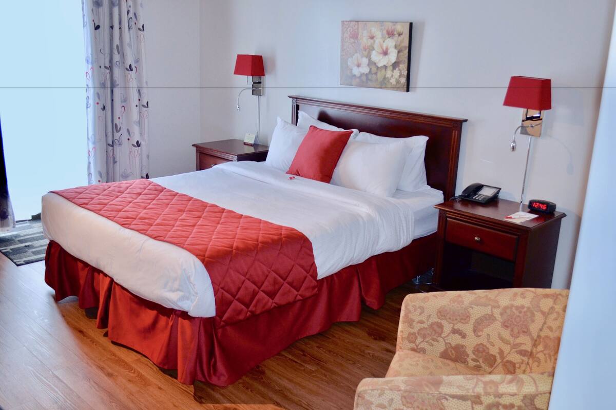 Comfort Room, 1 Queen Bed with Sofa bed, Accessible | Desk, soundproofing, iron/ironing board, rollaway beds (surcharge)