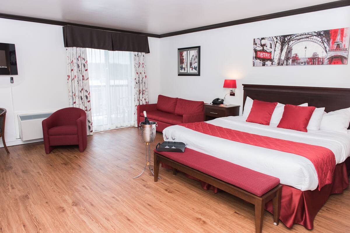 Superior Room, 1 King Bed with 1 Double Sofabed, Double Jetted Tub | Desk, soundproofing, iron/ironing board, rollaway beds (surcharge)