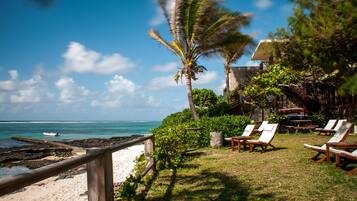 Am Strand, Liegestühle, Strandtücher, Schnorcheln