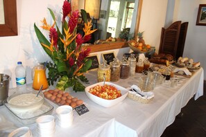 Desayuno continental todos los días (con cargo)