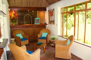 Bar (on property) - Chantauvent Guesthouse (Blue Bay)
