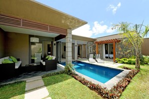 Outdoor pool, sun loungers