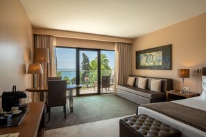 Minibar, in-room safe, individually decorated, desk