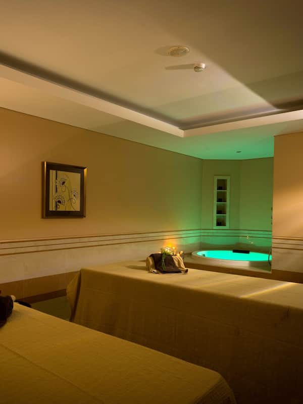 Couples treatment rooms, sauna, hot tub, Turkish bath, body treatments