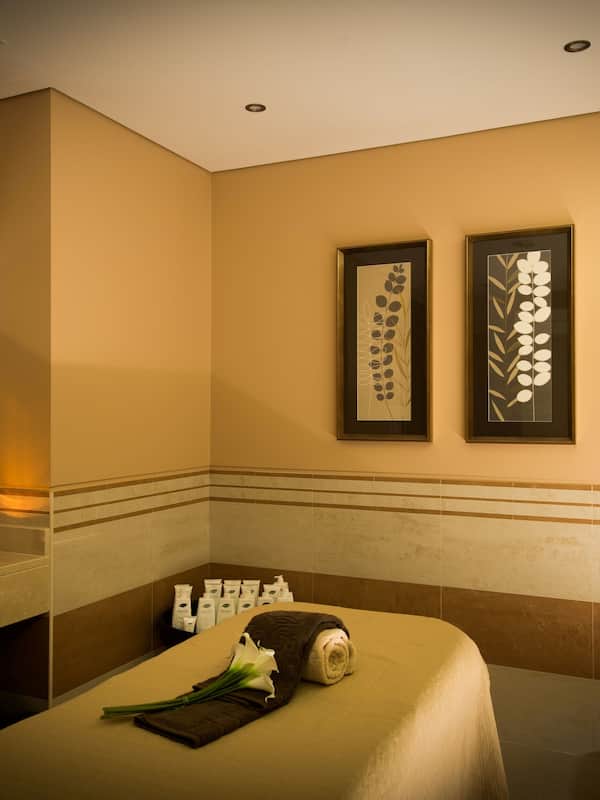 Couples treatment room(s), sauna, hot tub, Turkish bath/hammam