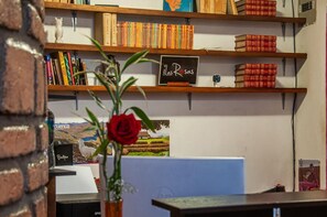 Reception - Casa de las Rosas (Cuenca)