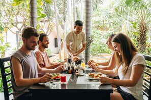 Se sirven desayunos, almuerzos y cenas