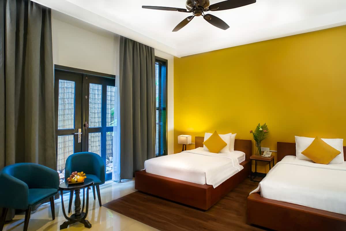Deluxe Twin Room (2 ways Transfer included) | Minibar, in-room safe, desk, laptop workspace