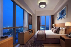 1-Bedroom Executive Apartment | Minibar, in-room safe, desk, soundproofing