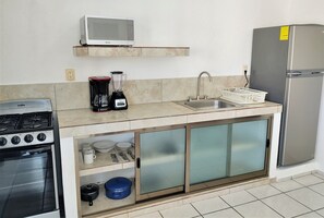 Appartement Confort, 1 chambre, cuisine | Cuisine privée | Réfrigérateur, four à micro-ondes, surface de cuisson, mélangeur