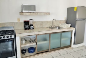 Appartement Confort, 1 chambre, cuisine | Cuisine privée | Réfrigérateur, four à micro-ondes, surface de cuisson, mélangeur