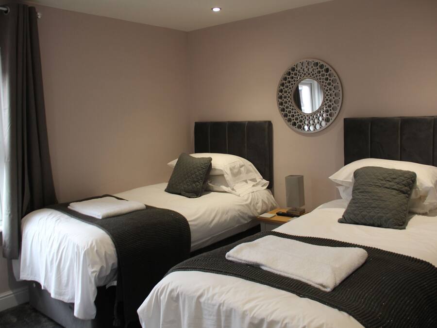 Twin Room, Ensuite (Twin Room Economy)