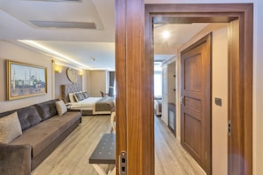 Family Room | 10 bedrooms, minibar, in-room safe, desk