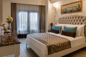 Standard Double or Twin Room | 10 bedrooms, minibar, in-room safe, desk - Hotel The Pera Hill (Istanbul)