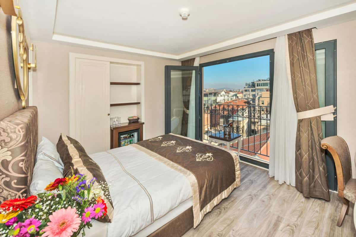 Standaard kamer, 1 twee- of 2 eenpersoonsbedden | 10 slaapkamers, een minibar, een kluis op de kamer, een bureau
