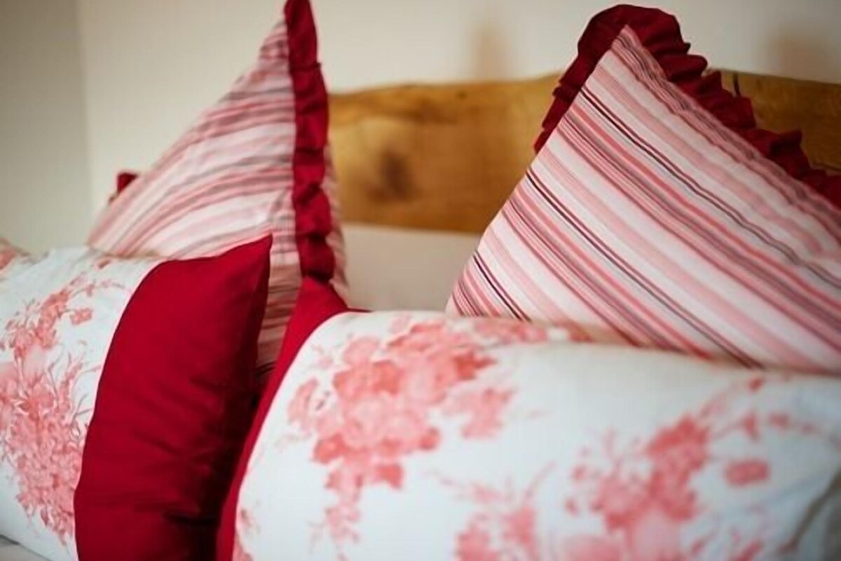 Standard-dobbeltværelse - eget badeværelse - udsigt til have (King Size Bed)