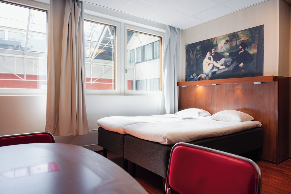 Standard Double Room | Desk, blackout drapes, soundproofing, WiFi (free)