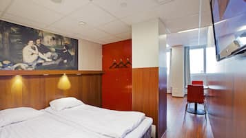 Desk, blackout curtains, soundproofing, free WiFi