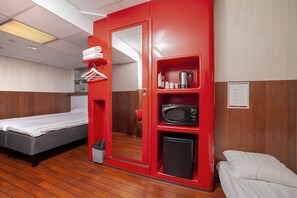 Family Room | Desk, blackout drapes, soundproofing, free WiFi - Omena Hotel Helsinki City Center (Helsinki)