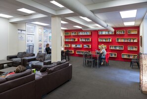 المنشأة من الداخل