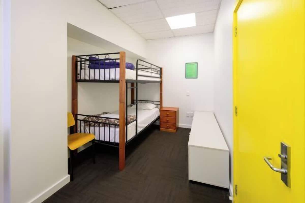 واي فاي مجانًا وملاءات أسرّة