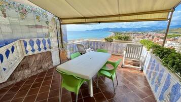 Deluxe Apartment | Terrace/patio