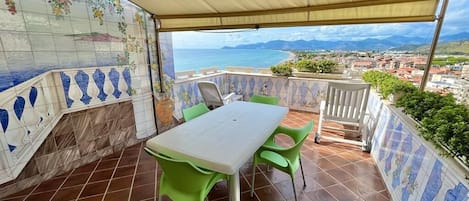 Deluxe Apartment | Terrace/patio