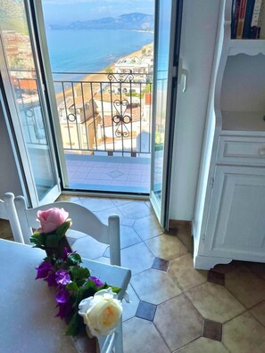 Studio, balkong, sjøutsikt | Oppholdsområde