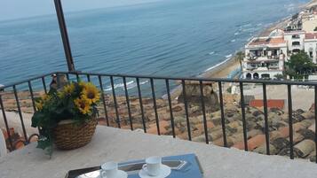Apartment, 1 Bedroom, Balcony, Sea View | In-room safe, individually furnished, free WiFi