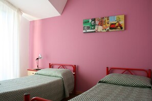 Desk, cots/infant beds, free WiFi, bed sheets - B&B Villa Ruberto (San Giovanni Rotondo)