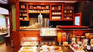 Dagelijks uitgebreid ontbijt (EUR 14 per persoon)