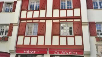 A traditional building with a sign reading "Hôtel La Marisa".
