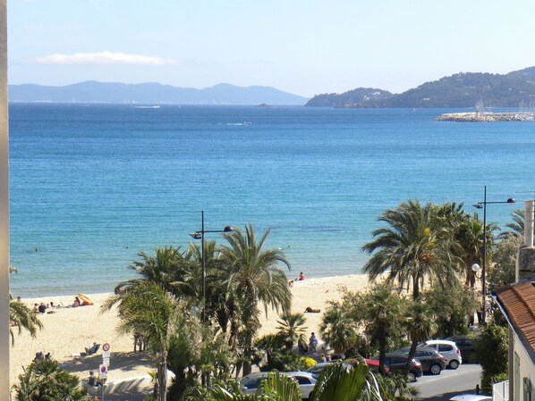 Beach nearby, white sand, sun loungers, beach umbrellas