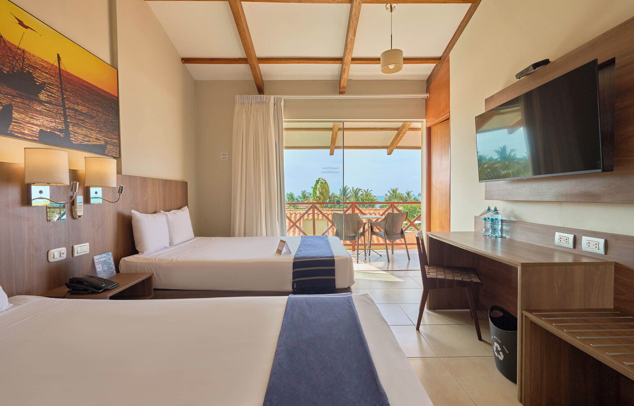 Kahden hengen superior-huone (kaksi sänkyä) | Untuvapeitot, minibaari, tallelokero huoneessa, työpöytä